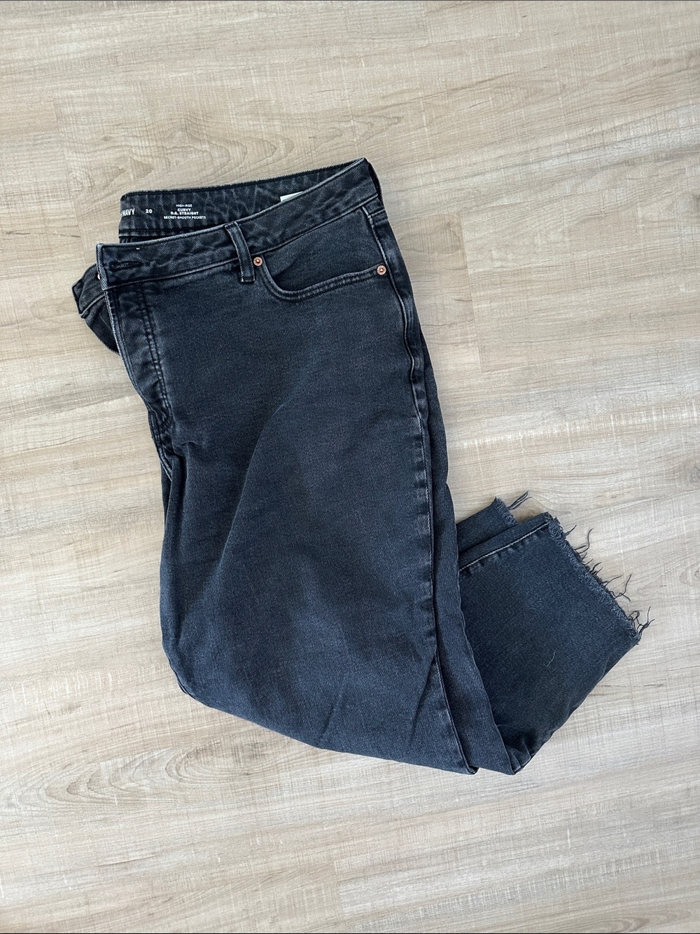 Old Navy Black Cropped Ankle Jeans with Raw Hem